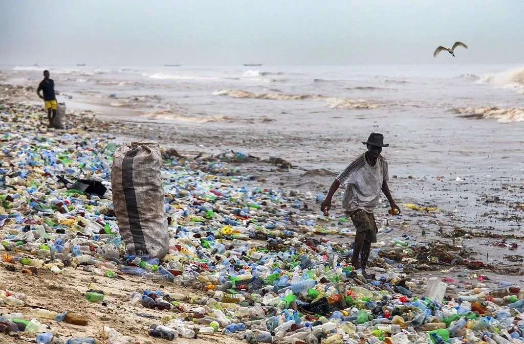 中国拒绝做“世界垃圾场”之后，“世界要窒息在废塑料里了！”（组图） - 2