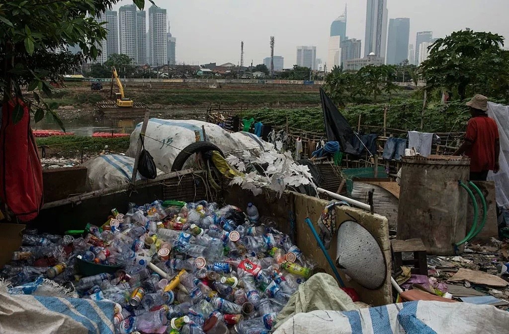 中国拒绝做“世界垃圾场”之后，“世界要窒息在废塑料里了！”（组图） - 6