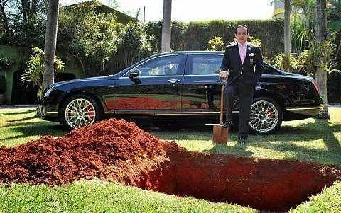 巴西富商埋300万豪车做陪葬 背后原因让网友点赞