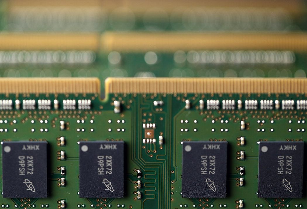 美光的记忆芯片。这些芯片为手机和电脑提供了存储和快速检索信息的关键能力。