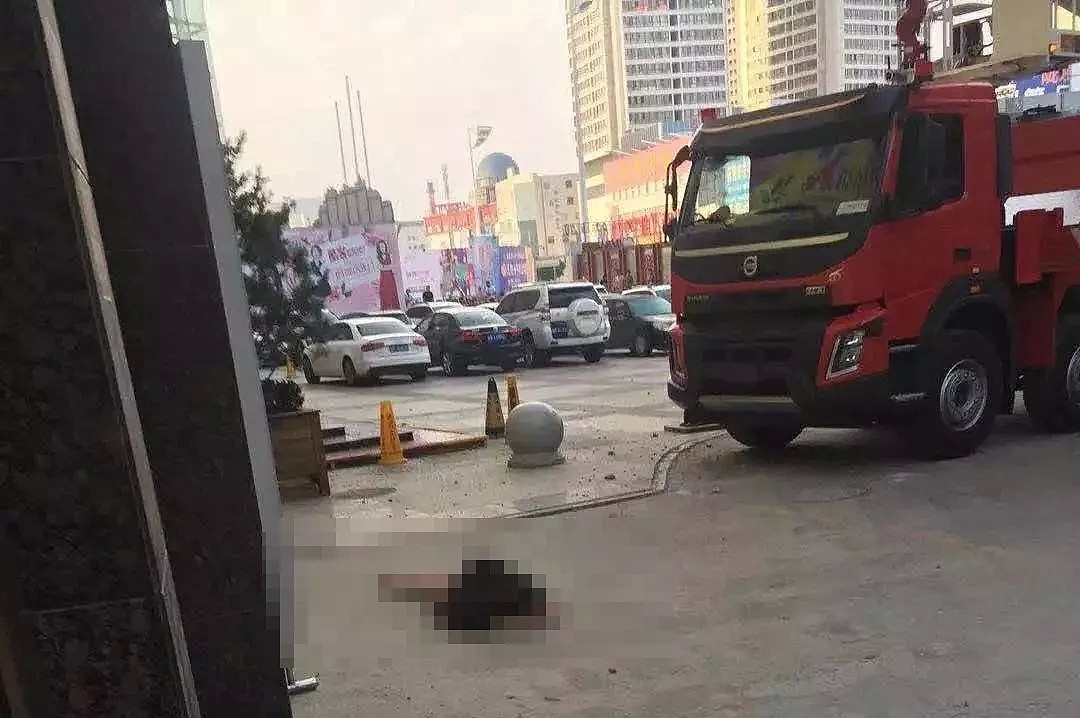 丑陋至极！“你TM快跳啊！”19岁女生遭老师猥亵跳楼自杀，中国看客却起哄嘲笑，消防员绝望哀嚎！人血馒头，好吃么？ - 9