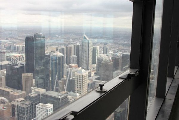富人逻辑！澳洲第二高建筑中的85层公寓，坐拥无敌美景却空置12年！原因听了让人沉默…（组图） - 7