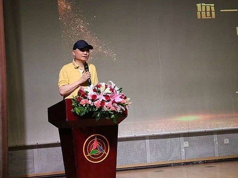 遭杨子死亡威胁后，崔永元现身北京高校宣传电影（图） - 1