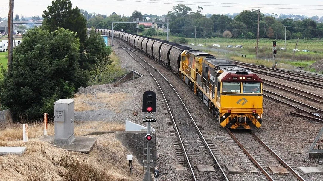 铁路公司与监管机构角力 昆州16亿澳元煤炭出口受阻 - 1