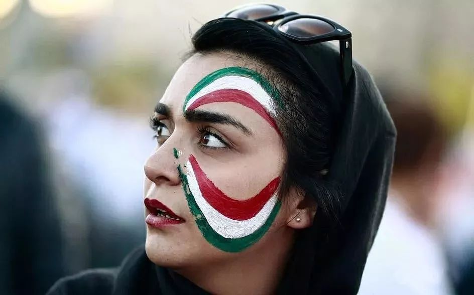 伊朗女性终于等来这天…“脱”了的她们如此自信（组图） - 16