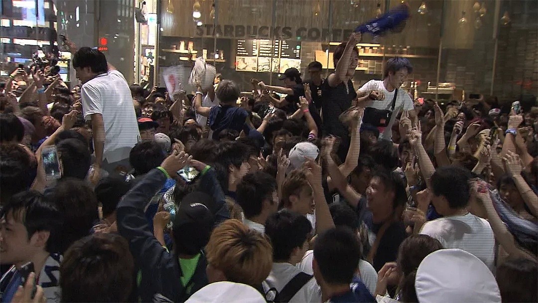 真实的日本！球迷狂欢后，大量手机钱包丢失，痴汉性骚扰，满地的垃圾…（组图） - 1
