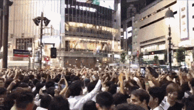 真实的日本！球迷狂欢后，大量手机钱包丢失，痴汉性骚扰，满地的垃圾…（组图） - 4