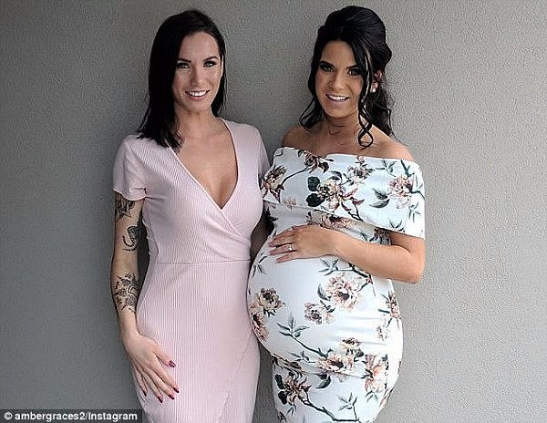 4DCDA29300000578-5905649-Amber_Spears_pictured_right_became_pregnant_with_twins_after_her-a-141_1530496572927.jpg,0