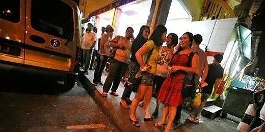 新加坡乌节路被性工作者攻陷，从亚洲购物天堂沦为地下红灯区！（组图/视频） - 8