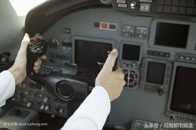 上海姑娘头等舱邂逅“机长”，被骗60万，连怀孕都要付3万惩罚费