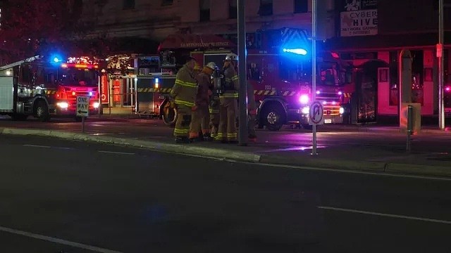 最新后续！澳警方称唐人街大火并非人为，华超老板：14年心血毁于一旦... - 16