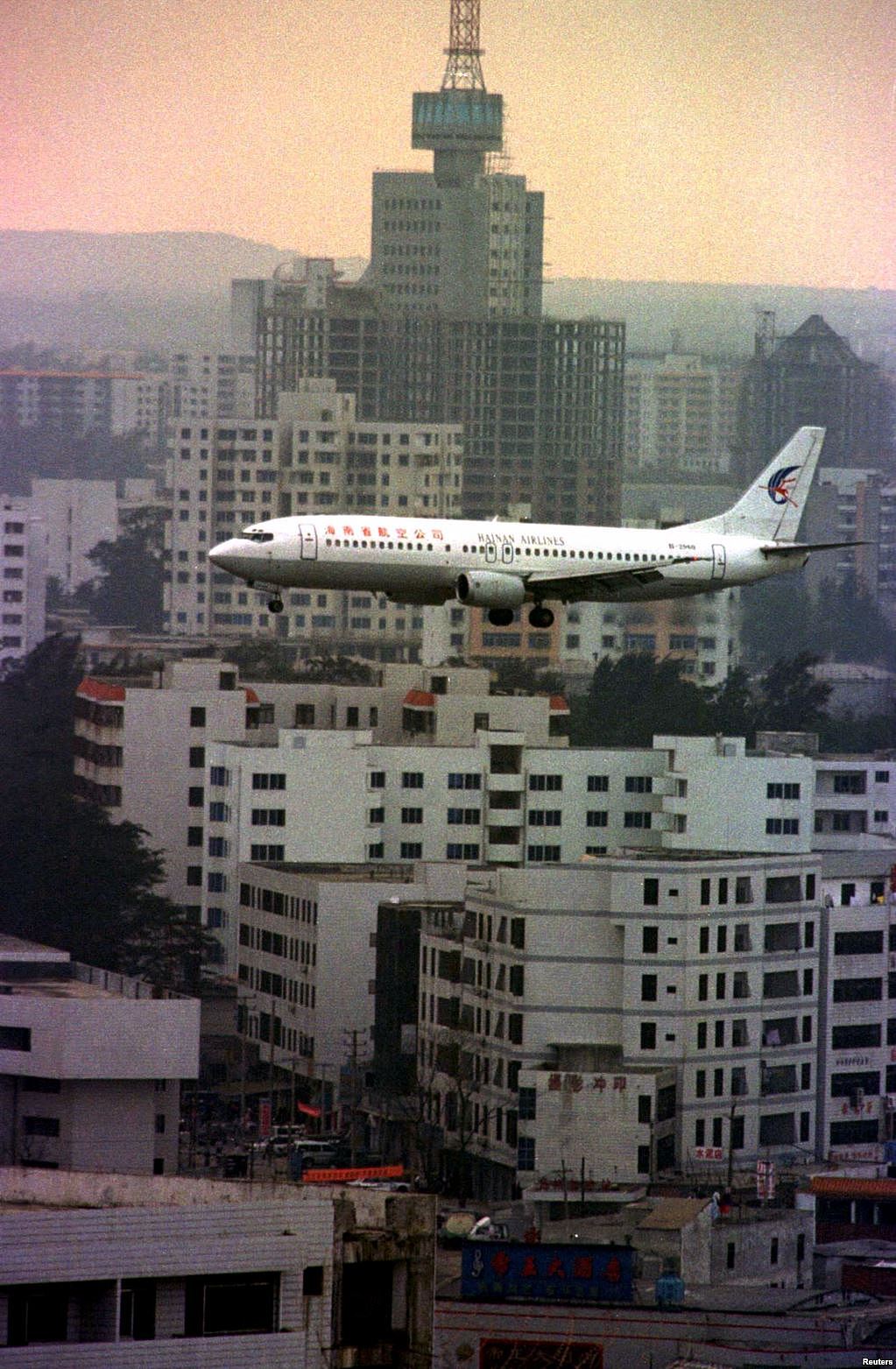 1997年1月21日，海南航空公司的波音737-300客机在海南省省会海口降落之前