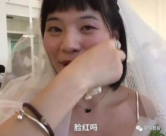 姑娘穿婚纱千里迢迢去参加前男友典礼，结局却是……网友吵开了（视频/组图） - 20