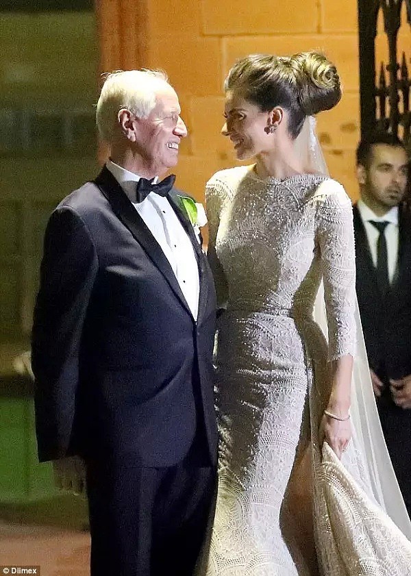 澳洲版的强东和奶茶妹妹？！澳亿万富翁在悉尼大学举办盛大婚礼，迎娶小34岁娇妻（组图） - 1