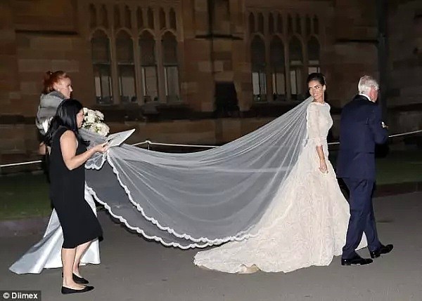 澳洲版的强东和奶茶妹妹？！澳亿万富翁在悉尼大学举办盛大婚礼，迎娶小34岁娇妻（组图） - 2