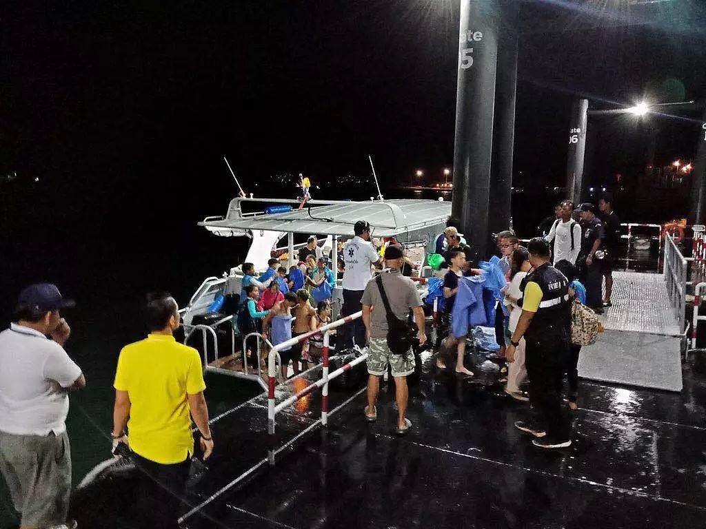 痛心！普吉海域翻船事故已致40人遇难！剩余失踪者仍在持续搜寻中（视频/组图） - 4
