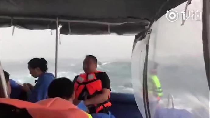 中国游客亲历普吉岛巨浪：浪比船高，船身几乎90度摇摆