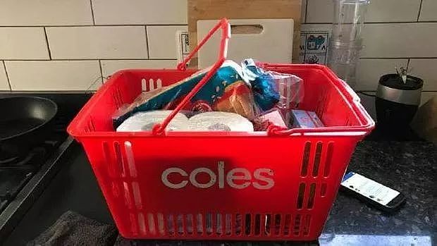 目瞪口呆！半个月来，为抵制超市“禁塑令”，这些澳人真是什么都敢做！“塑料袋啊！”（组图） - 6