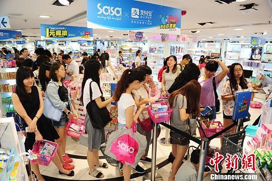 港媒：买个LV包只差600元 内地人还会到香港购物吗？（组图） - 2