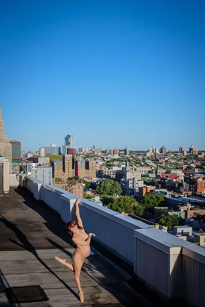 纽约屋顶上11名舞者裸体舞蹈，带给人们艺术新境界（组图） - 6