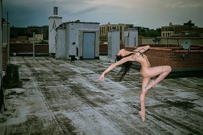 纽约屋顶上11名舞者裸体舞蹈，带给人们艺术新境界（组图） - 13
