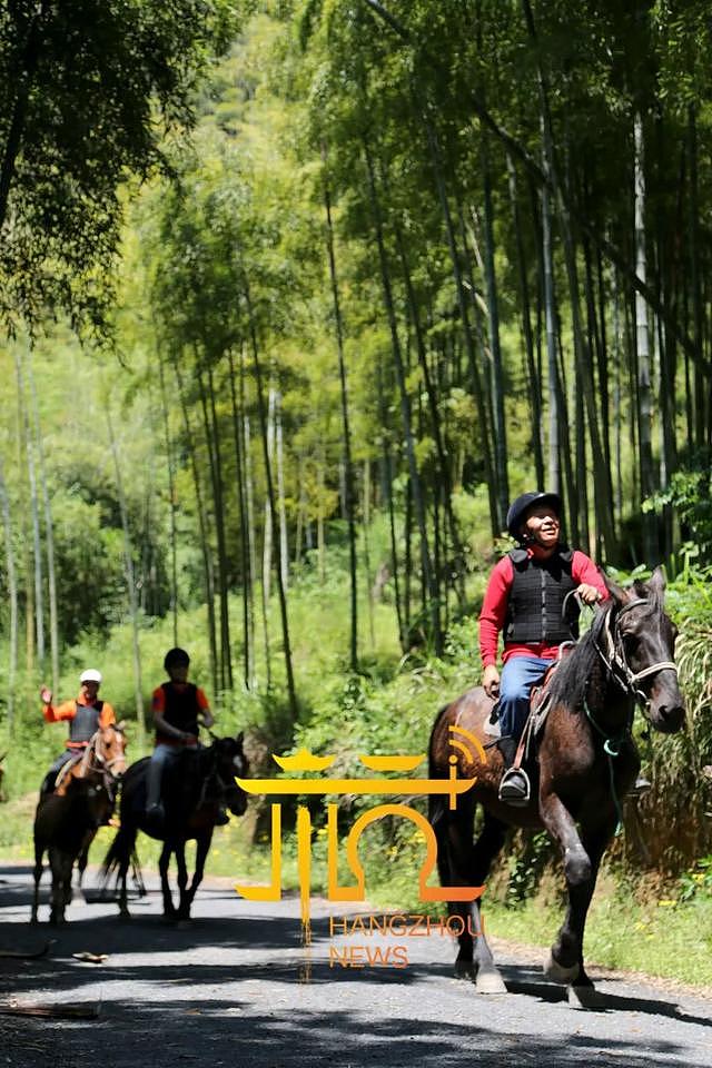 男子卖掉沪杭3套房躲进山沟住公墓 真相令人惊讶