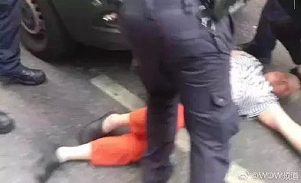 震惊！移民局在唐人街抓捕黑工！华女脱光衣服在执法车前跪地！（组图） - 6