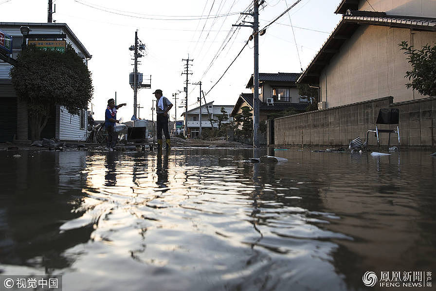 日本暴雨致126死 安倍因这组照片曝光遭痛批！（组图） - 6