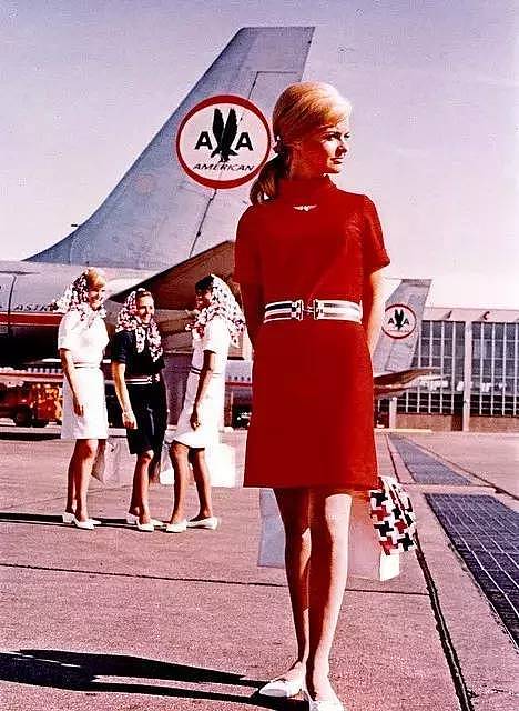 空姐消亡史：让裙子遮住膝盖，空姐们反抗了半个世纪（组图） - 7