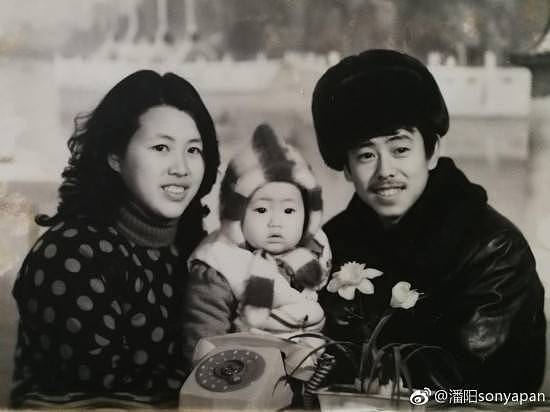 年轻时高挑漂亮嫁给潘长江，今59岁和女儿一起整容