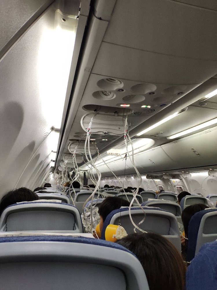 网曝国航机组抽烟导致飞机释压急降！机舱氧气面罩全部掉落（组图） - 3