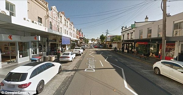 ”地上全是血！“悉尼富人区Woolworths停车场，发生随机袭击事件！16岁少年遭刺，凶手在逃（组图） - 2