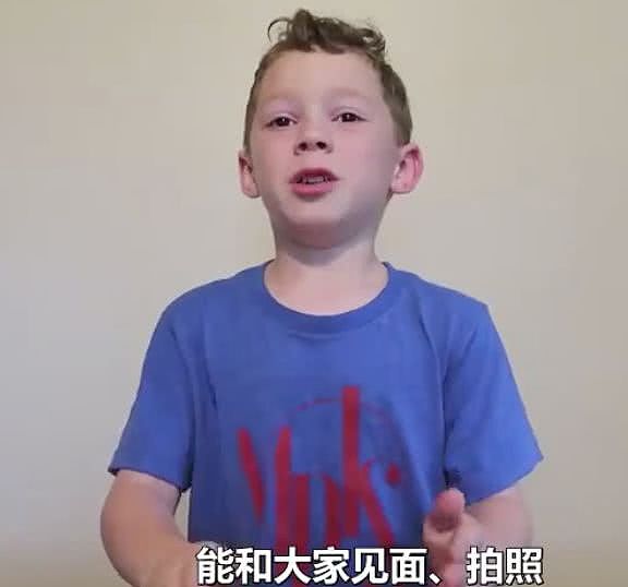 8岁网红“假笑男孩”开通微博，露出招牌笑容向观众打招呼（组图） - 4