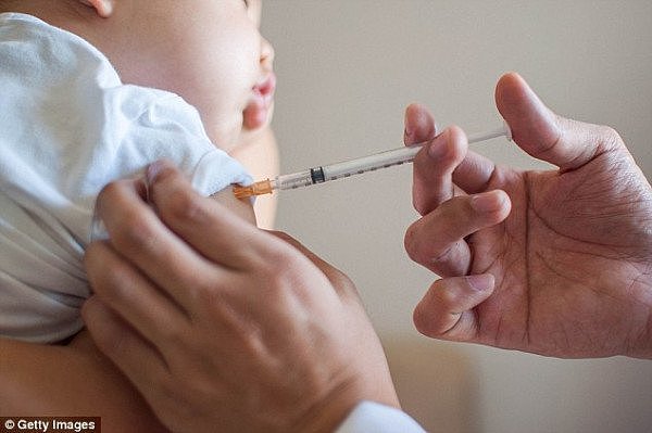 4E2D029C00000578-5948743-Parents_are_being_urged_to_vaccinate_their_young_children_agains-a-5_1531440569769.jpg,0