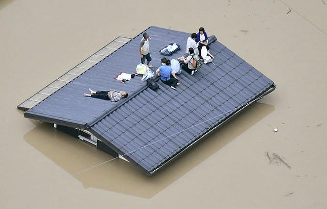 一场暴雨刷去日本光环！救命图被废弃、赈灾竟用“垃圾”？