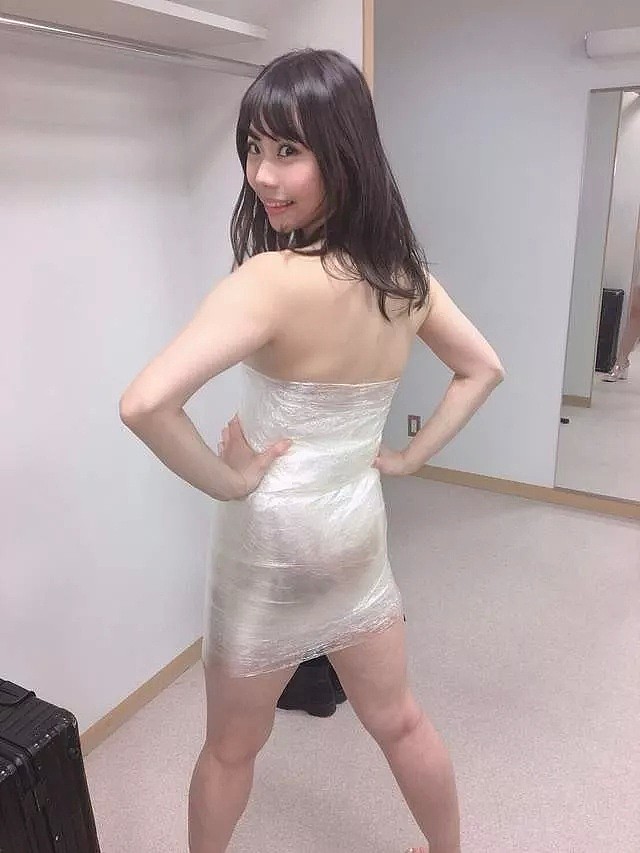 让人心服口服的日本综艺节目，用保鲜膜给美女做衣服？（组图） - 18