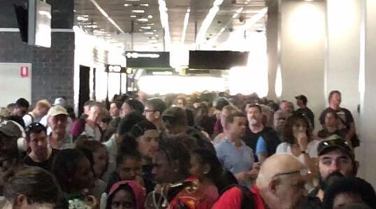 澳机场突发安全威胁！数百名乘客、工作人员紧急撤离！航班被迫延误...（组图） - 3
