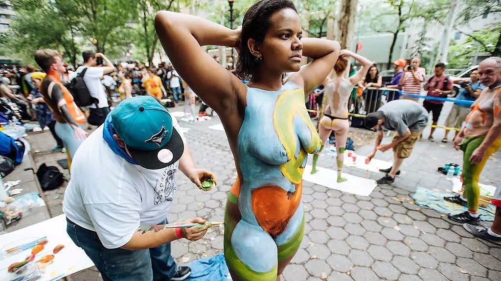在纽约街头看到了成群的裸体 场面特别壮观（组图） - 23