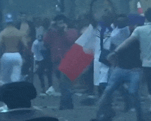 乐极生悲!法国世界杯夺冠 引发大规模骚乱（组图） - 5