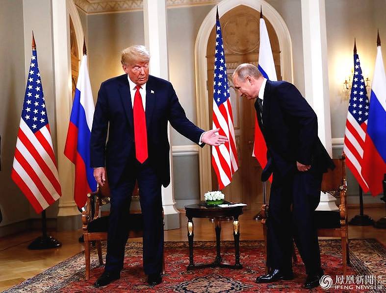 特朗普与普京正式举行会晤 普京迟到1小时 握手3秒无笑容（视频/组图） - 2
