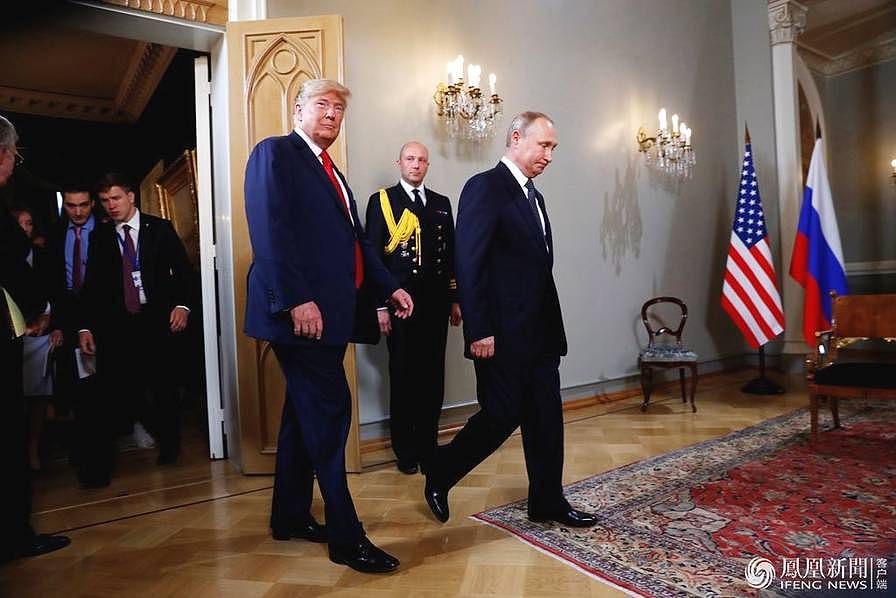 特朗普与普京正式举行会晤 普京迟到1小时 握手3秒无笑容（视频/组图） - 5