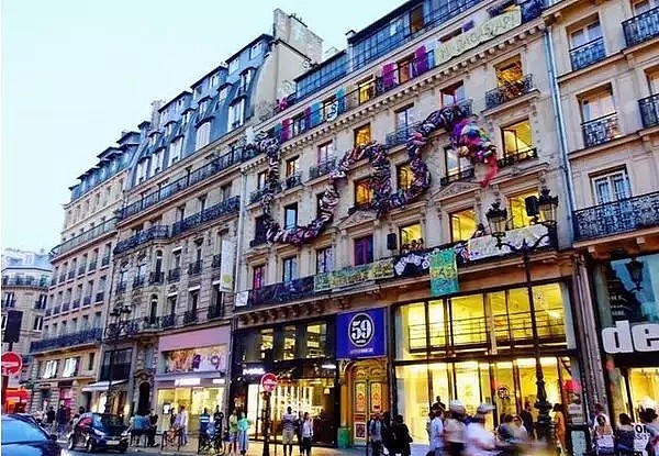 垃圾遍地、满街尿骚味、到处都是黑人，中国游客懵了：这是法国巴黎？（组图） - 5