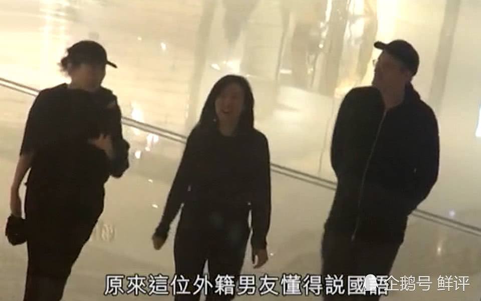 63岁林青霞被曝和高大外籍男看电影，两人戴同款帽子（组图） - 9