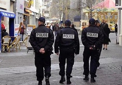 巴黎街区抢劫频发，居民安全成问题，一群华人大叔的出现将其拯救！（组图） - 8