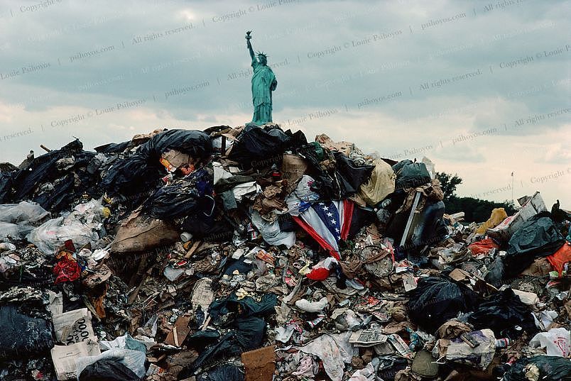 中国一声令下 美国自由女神像要被垃圾“埋”了（组图） - 2
