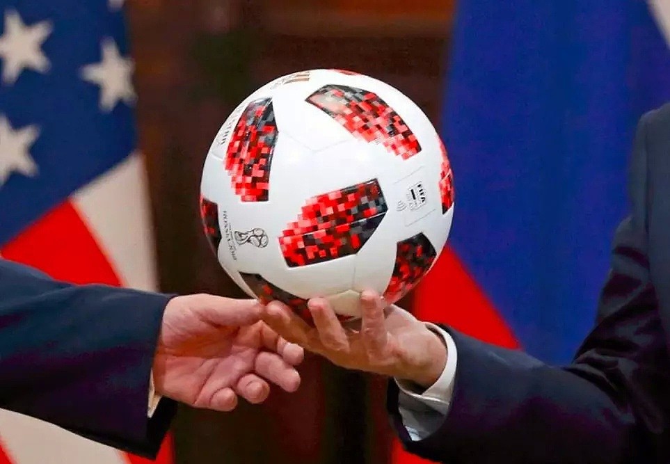 普京送给特朗普的足球原来真的有芯片！干这事的竟然还是美国人（组图） - 5