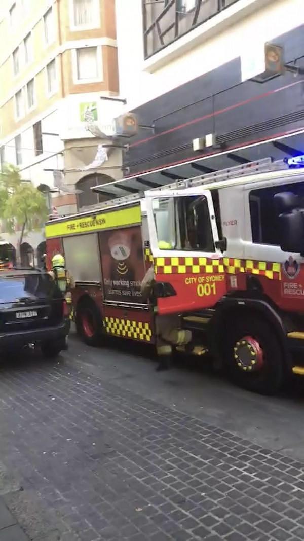 突发！悉尼唐人街失火，浓烟滚滚！消防员已到场扑救！（视频/组图） - 8