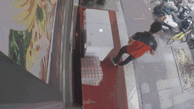 杭州街头惊现“免费冰柜”监控拍下的这幕惊呆众人（视频/组图） - 11