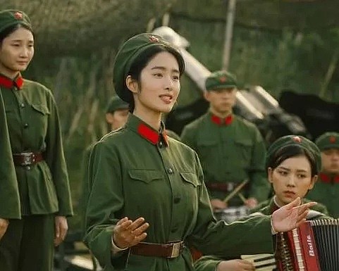 《芳华》女演员自爆导演性侵丑闻，刘亦菲和“干爹”躺枪了！（组图） - 1