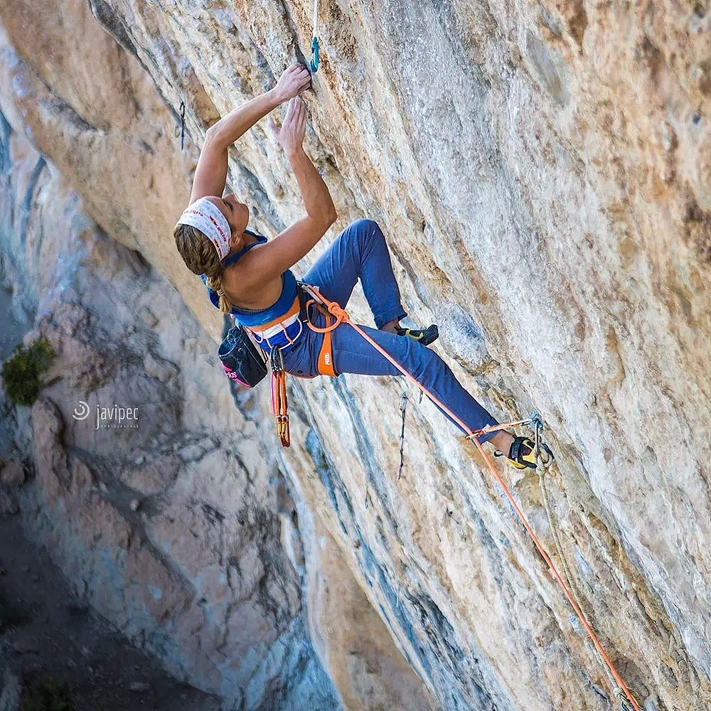 7岁爱上攀岩，20岁成为世界冠军，美国峭壁之花不断挑战极限，重新定义女性运动员！ - 8